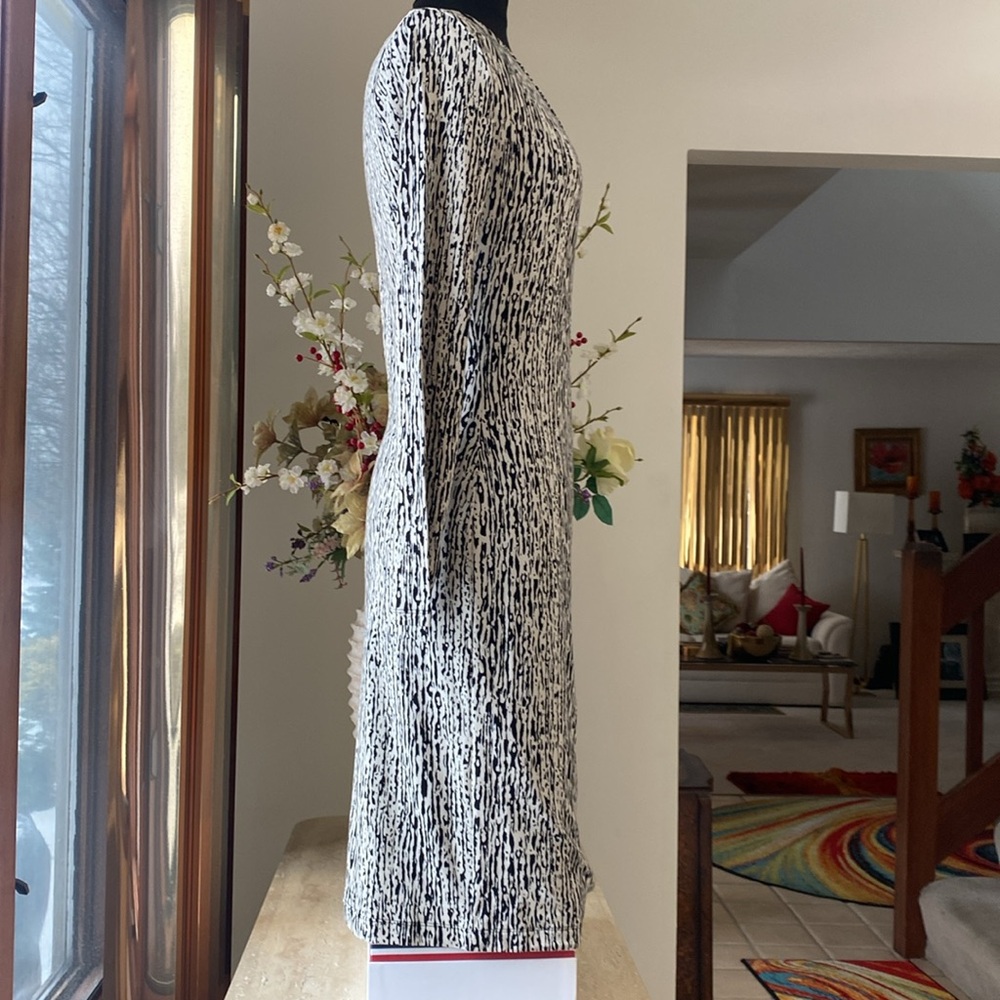 NWT banana republic dress w/ruching side,stretchy fabric, measurements in photos - Picture 4 of 13